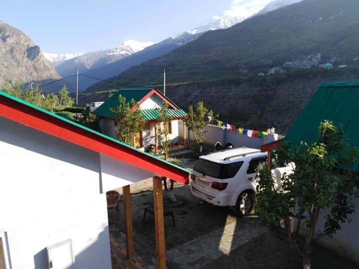 Kyelang Flying Monk Huts & Restaurant B&B 외부 사진